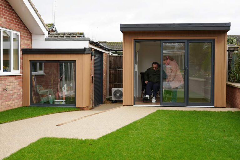 Garden Room and garage. Garden Room with Accessible Landscaping, Coventry